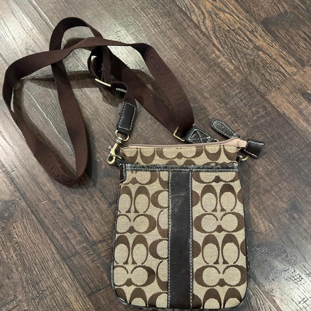 Coach Crossbody Leather Small Brown With Strap And Keychain 4 Pocket